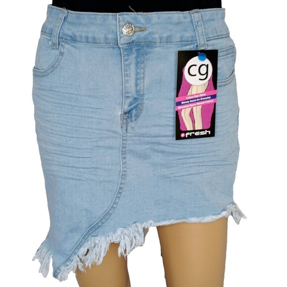 NWT CG Buzz Jeans Light Wash Denim Mini Skirt Asymmetrical Frayed Hem Stretch L - Picture 2 of 11